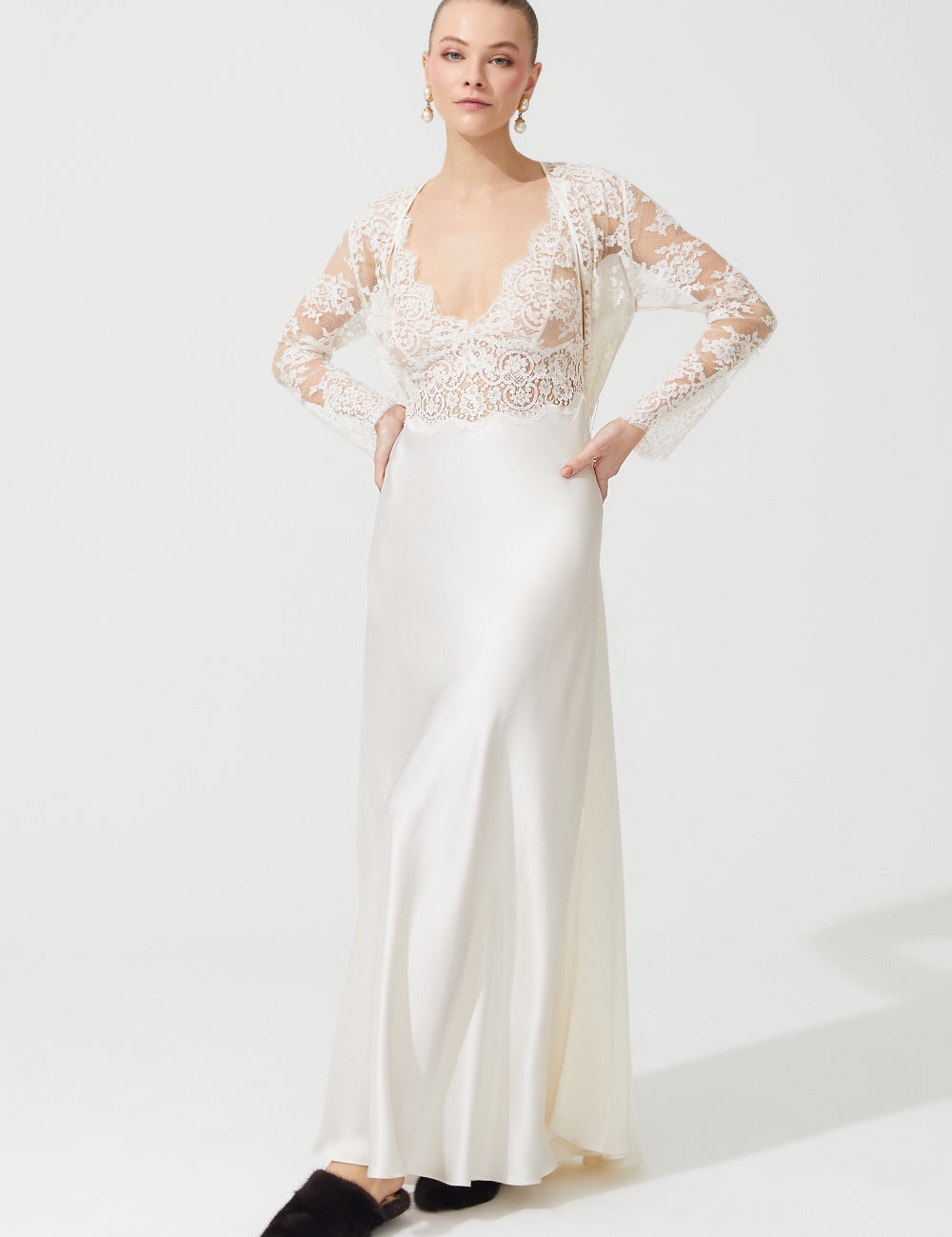 VAMPY SILK LACE EMBROIDERED LONG ROBE