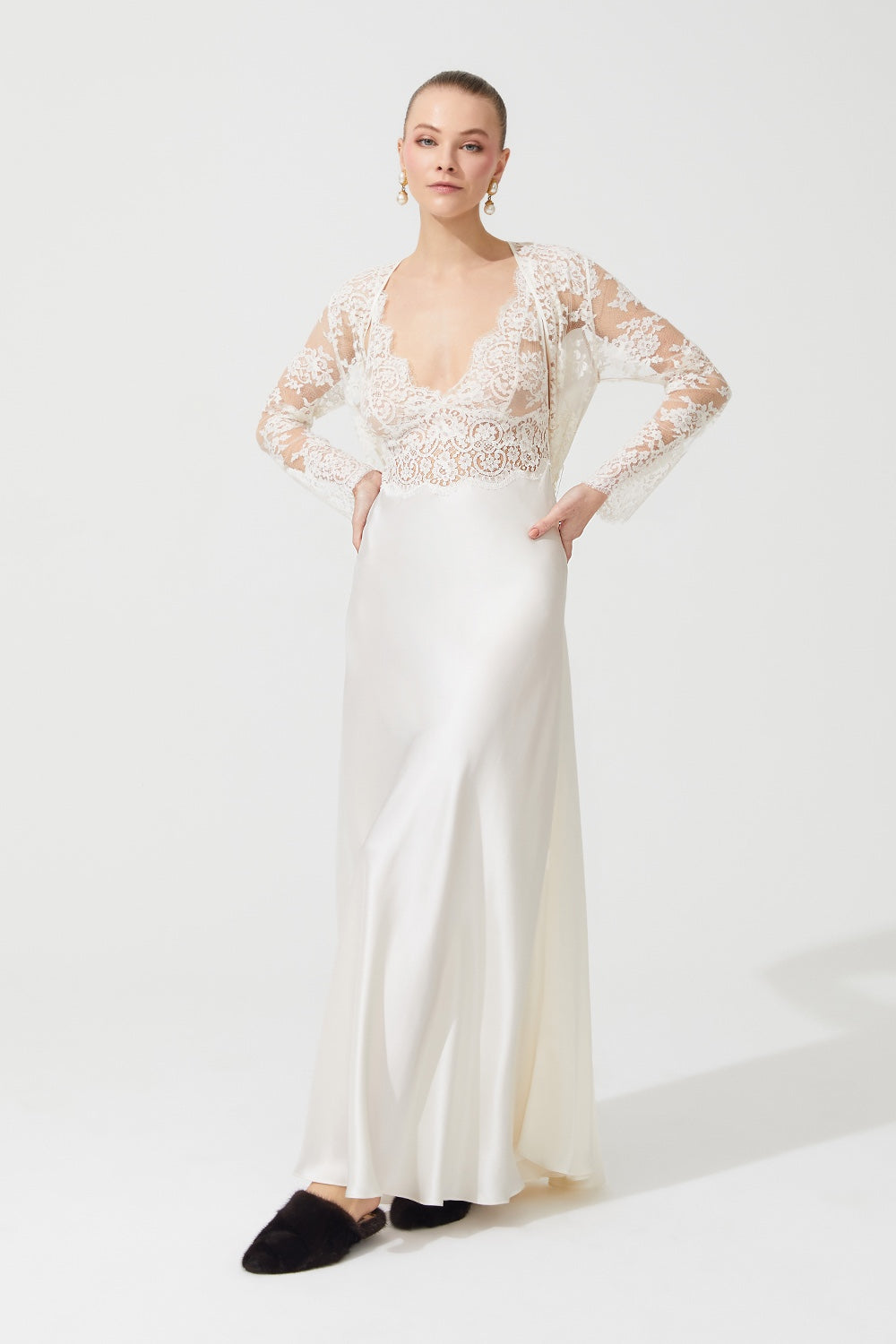 VAMPY SILK LACE EMBROIDERED LONG ROBE